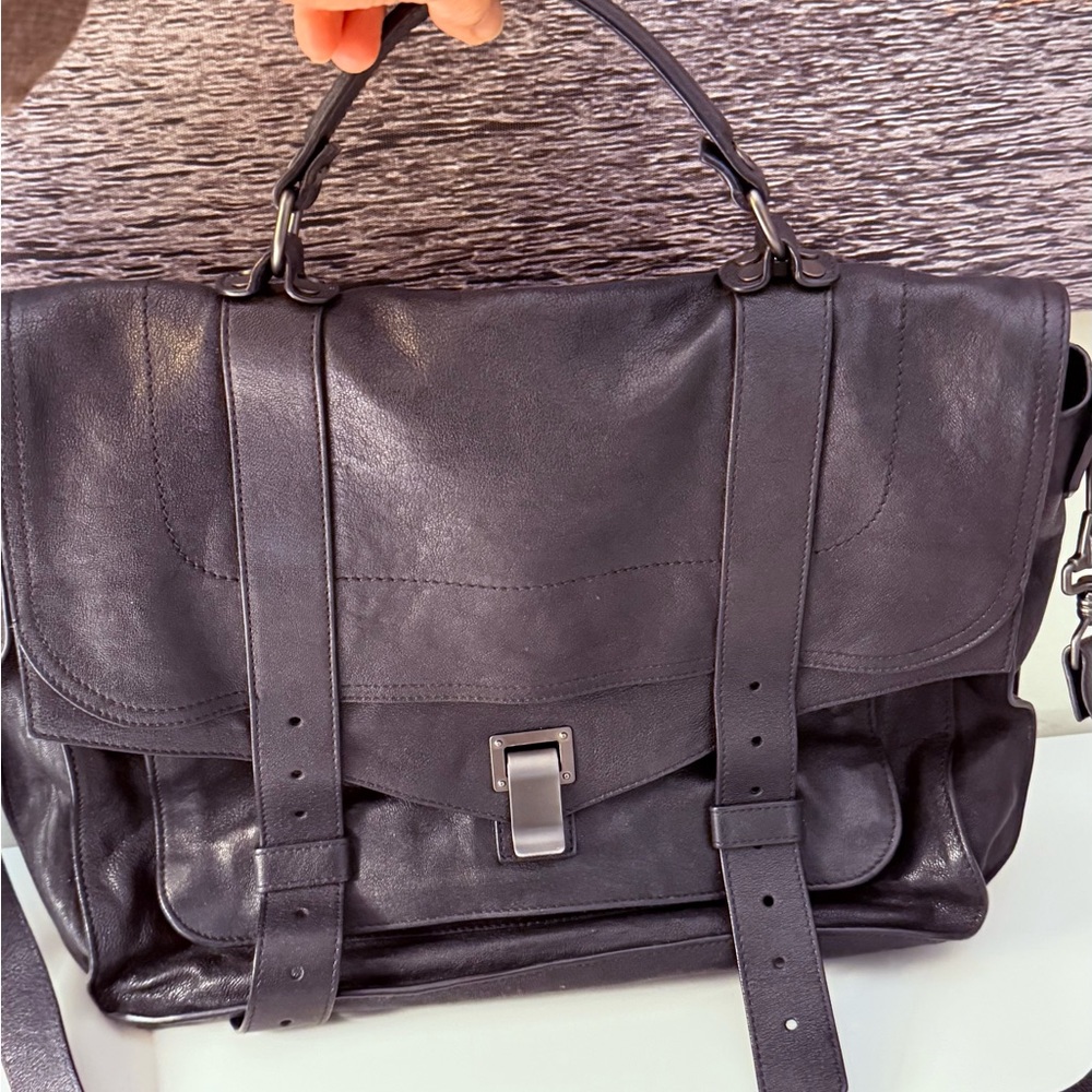 Elegant Black Leather Men's Bag